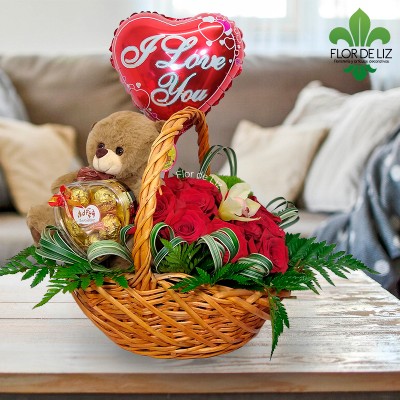 ADMIRABLE EN ROSAS ROJAS Y ORQUÍDEA CON PELUCHE PEQ. Y CHOCOLATES CORAZÓN